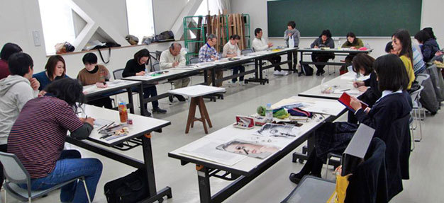 鉛筆画教室の様子　原田の森ギャラリー