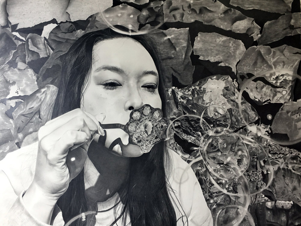 枝川真理の鉛筆画教室生徒作品,女性とシャボン玉