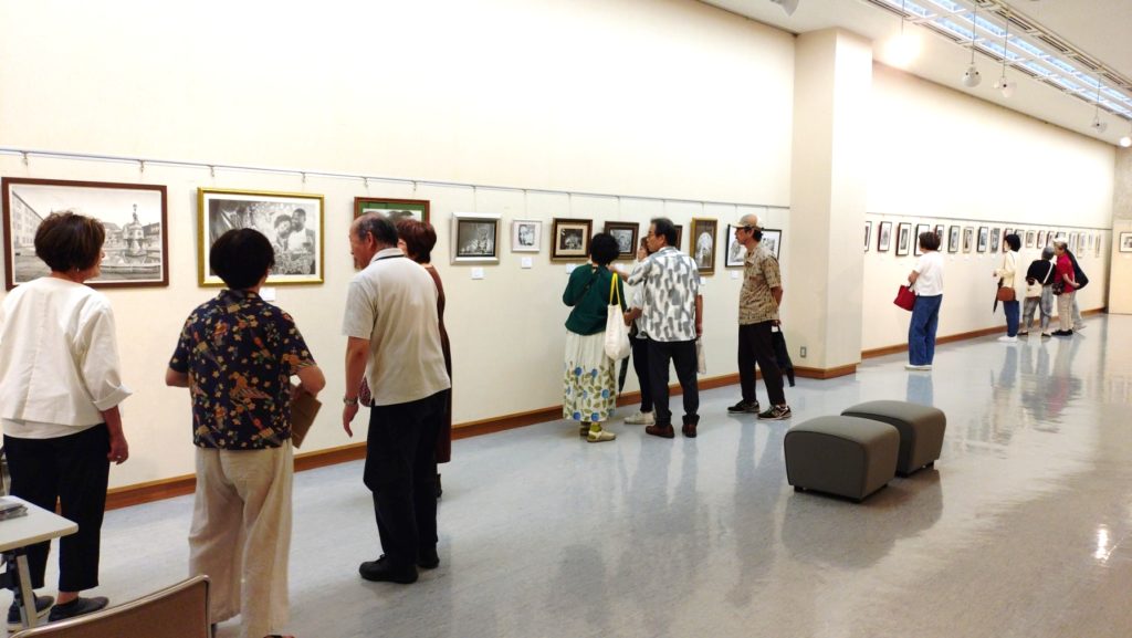 鉛筆画教室作品展の様子１