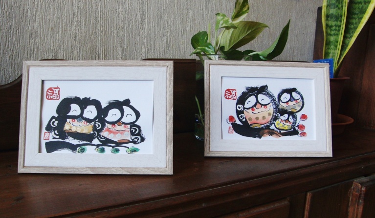 玄関にそっと飾ったフクロウの絵